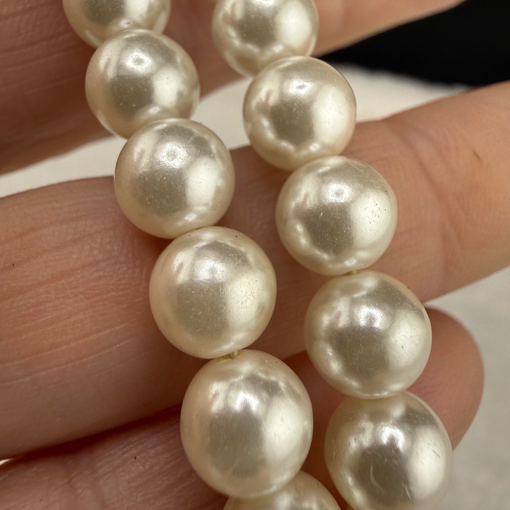 Vintage Faux Pearl Necklace Cream 8mm Beads Gold Tone Clasp 25"